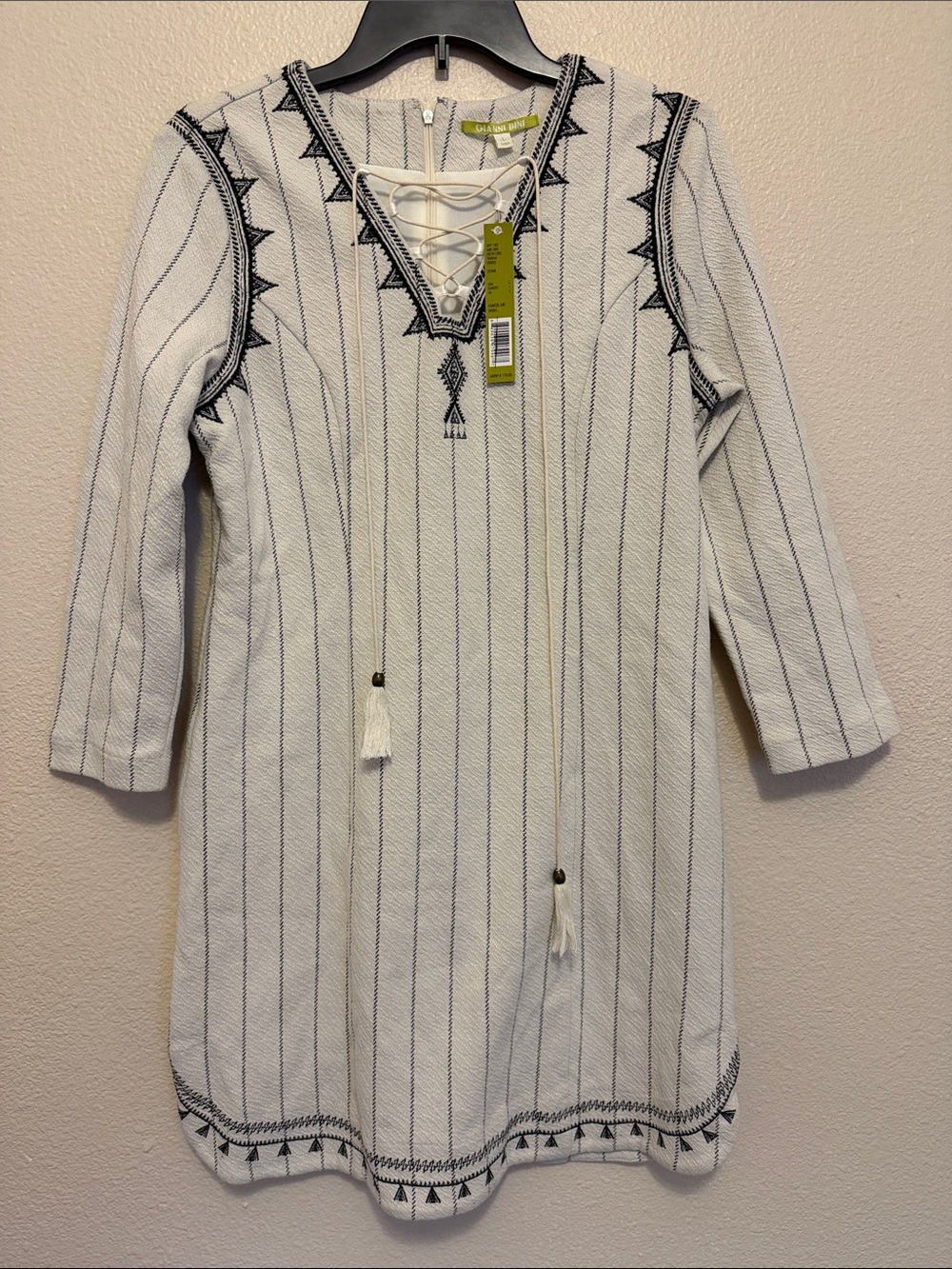 Gianni Bini White Tunic with Navy Embroidery